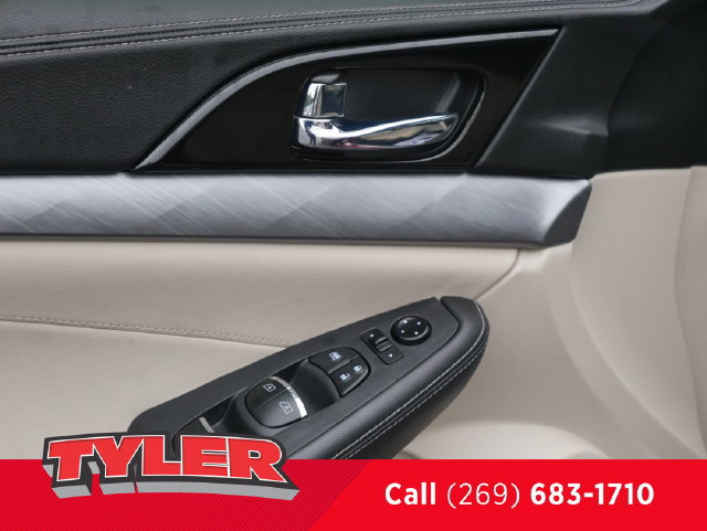 Used 2016 Nissan Maxima 3.5 SL w/ Interior Lighting Package FWD image 20