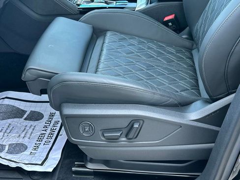 Used 2025 Audi SQ5 Premium Plus w/ Premium Plus Package image 18