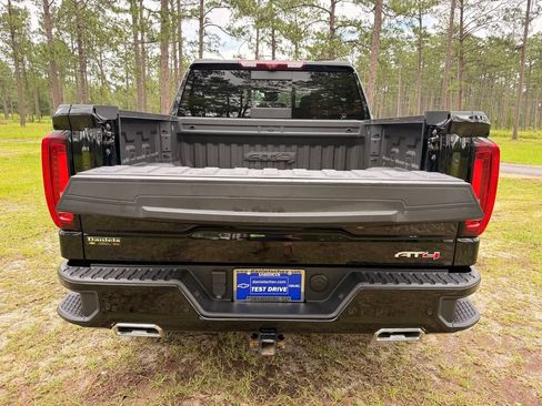 Used 2023 GMC Sierra 1500 AT4 w/ Technology Package AWD/4WD image 7