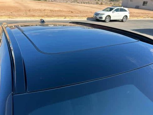 Used 2023 Volvo XC40 Recharge Ultimate image 3