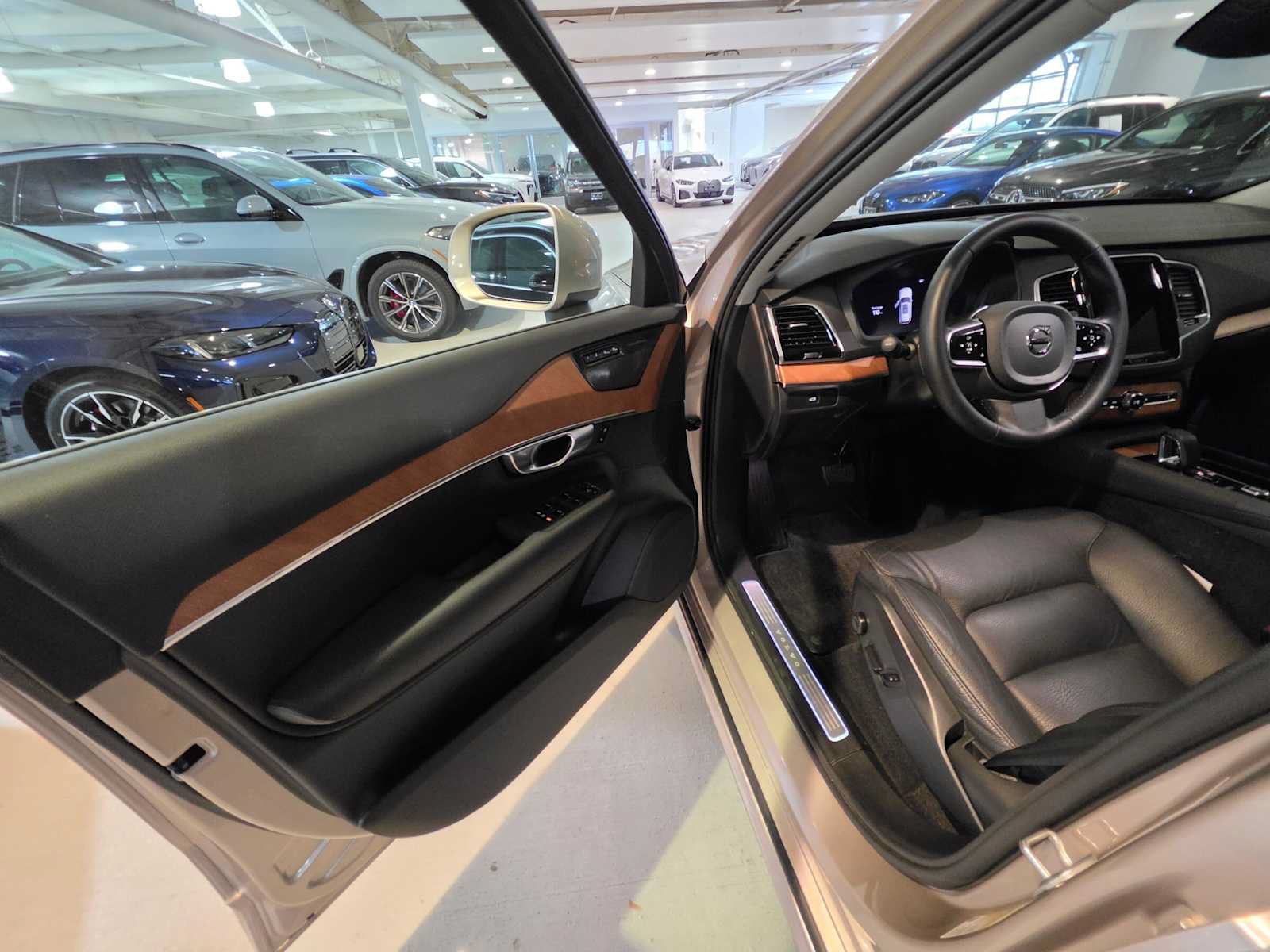 Used 2024 Volvo XC90 B6 Plus w/ Protection Package Premier AWD/4WD image 22