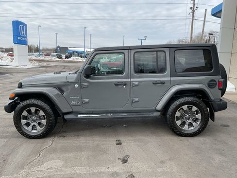 Used 2018 Jeep Wrangler Unlimited Sahara w/ Cold Weather Group image 8