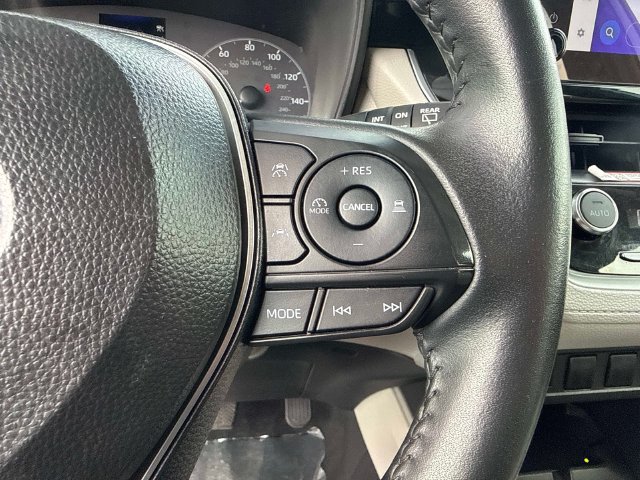 Used 2025 Toyota Corolla Cross LE FWD image 27