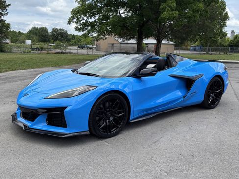 Used 2023 Chevrolet Corvette Z06 RWD image 2