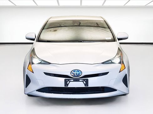 Used 2018 Toyota Prius Two image 2