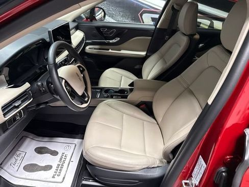 Used 2025 Lincoln Corsair AWD image 5