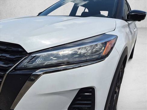 Used 2024 Nissan Kicks SR w/ SR Premium Package FWD image 11