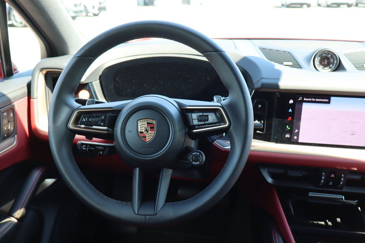 Used 2025 Porsche Cayenne E-Hybrid AWD/4WD image 11