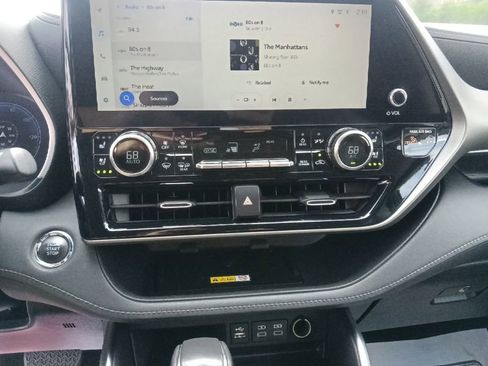 Used 2023 Toyota Highlander Limited image 22