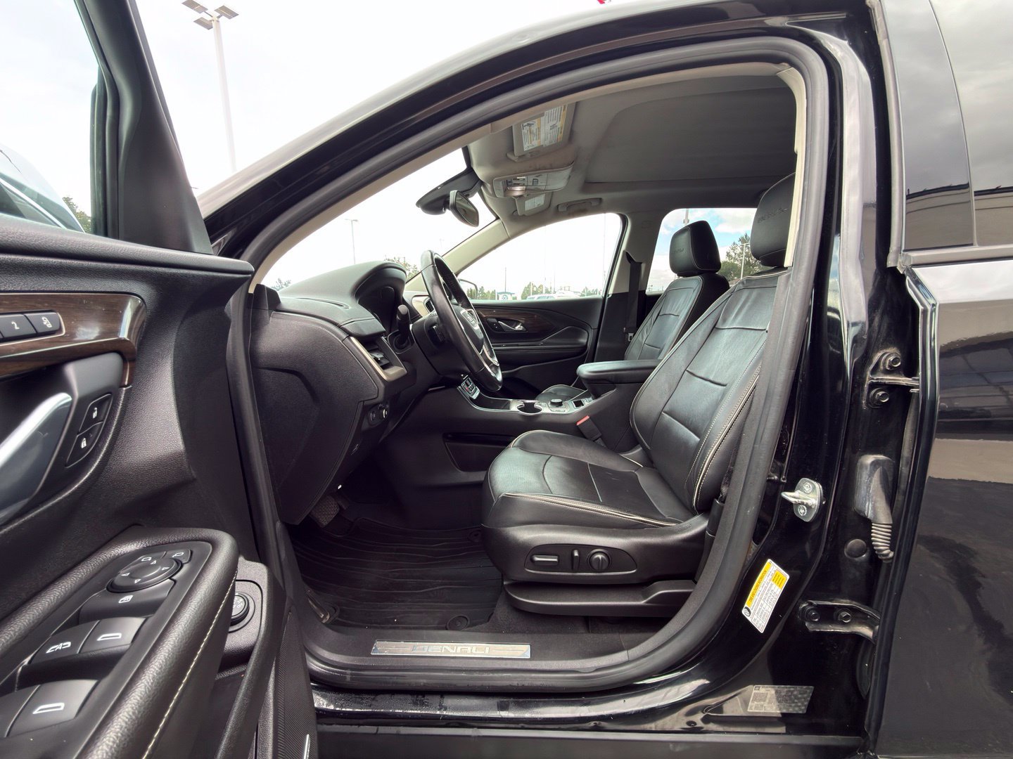 Used 2019 GMC Terrain Denali w/ LPO, 'HIT The Road' Package AWD/4WD image 5