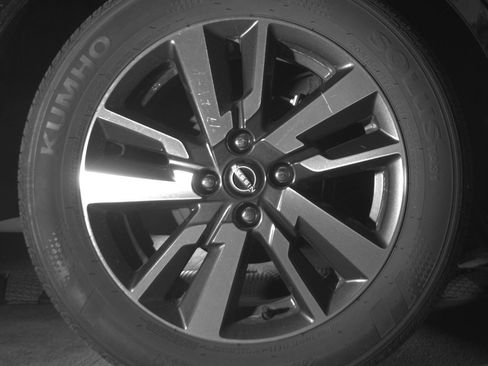 Used 2025 Nissan Versa SV FWD image 15