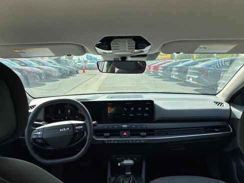 Used 2025 Kia K4 LXS image 32
