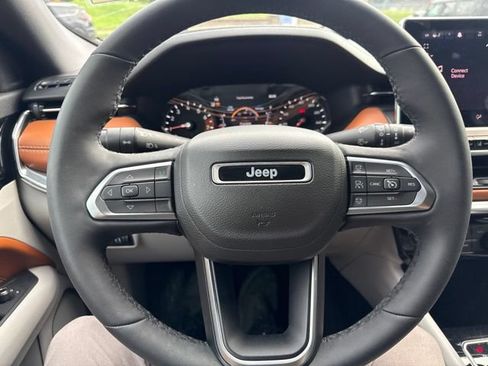 Used 2023 Jeep Compass Limited w/ Sun and Sound Group AWD/4WD image 12