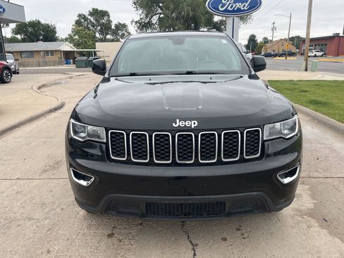 Used 2019 Jeep Grand Cherokee Laredo w/ 18" Wheel & 8.4" Radio Group AWD/4WD image 3