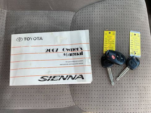 Used 2007 Toyota Sienna LE FWD image 39