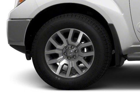 Used 2010 Nissan Frontier LE w/ LE Value Truck Pkg AWD/4WD image 13