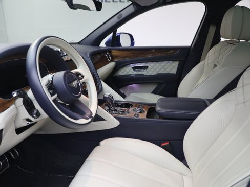 Certified 2022 Bentley Bentayga AWD/4WD image 18