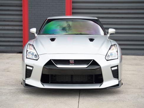 Used 2023 Nissan GT-R Premium w/ Floor Mat Package AWD/4WD image 10