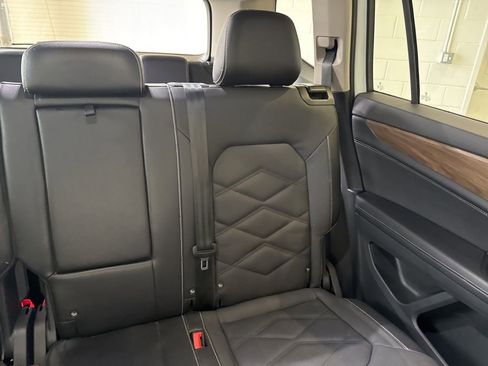 Used 2024 Volkswagen Atlas SE image 16