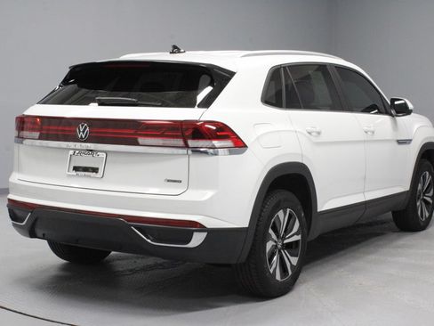 Used 2024 Volkswagen Atlas Cross Sport SE AWD/4WD image 11