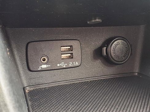 Used 2019 Subaru Forester Premium w/ All-Weather Package image 29