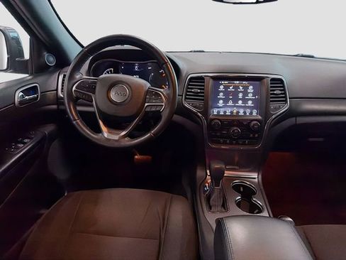 Used 2018 Jeep Grand Cherokee Laredo image 21