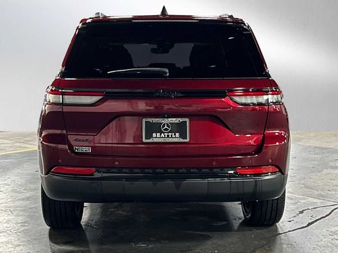 Used 2023 Jeep Grand Cherokee Altitude AWD/4WD image 4