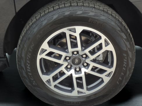 Used 2025 Ford Expedition Max Active AWD/4WD image 9