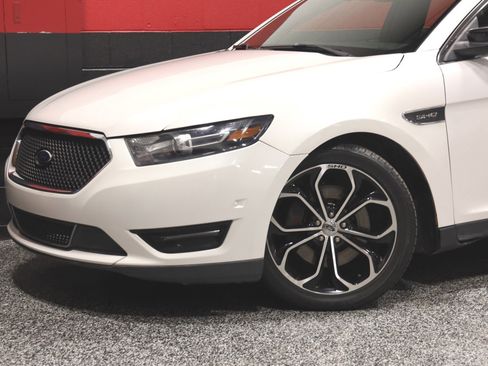 Used 2013 Ford Taurus SHO image 19