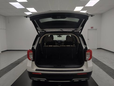 Used 2020 Ford Explorer XLT w/ Equipment Group 202A RWD image 29