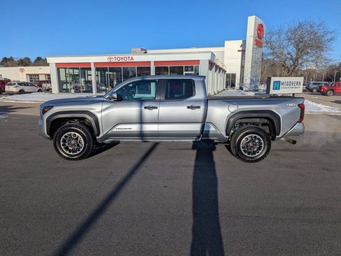 Used 2025 Toyota Tacoma TRD Off-Road image 2