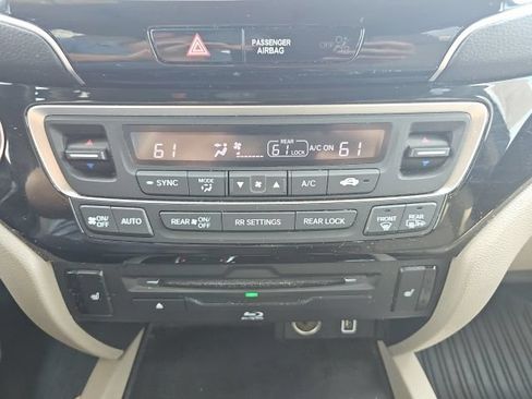 Used 2019 Honda Pilot Touring image 38