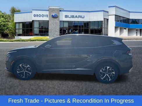 Used 2025 Kia Sportage EX FWD image 2
