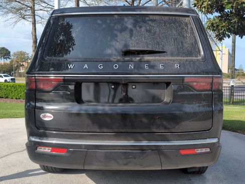 Used 2024 Jeep Wagoneer 2WD w/ Premium Group I image 9