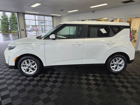 Used 2024 Kia Soul LX w/ Option Group 015 image 6