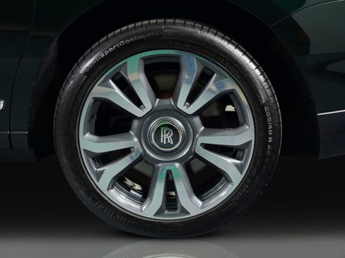 Used 2023 Rolls-Royce Cullinan w/ Cullinan Package image 21