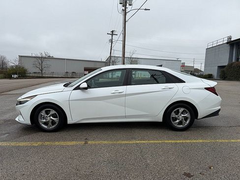 Used 2022 Hyundai Elantra SE image 5