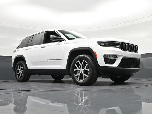 Used 2024 Jeep Grand Cherokee Limited w/ Luxury Tech Group II RWD image 24
