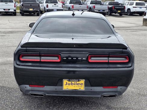 Used 2015 Dodge Challenger SXT Plus image 3