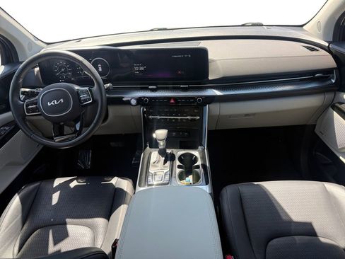 Used 2024 Kia Carnival SX Prestige image 12