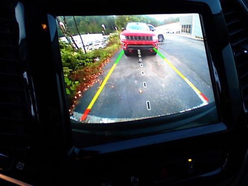 Used 2019 Jeep Cherokee Overland w/ Technology Group image 35