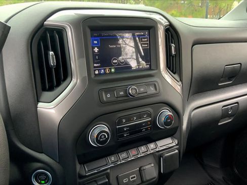 Used 2024 Chevrolet Silverado 2500 Custom w/ Custom Convenience Package image 7