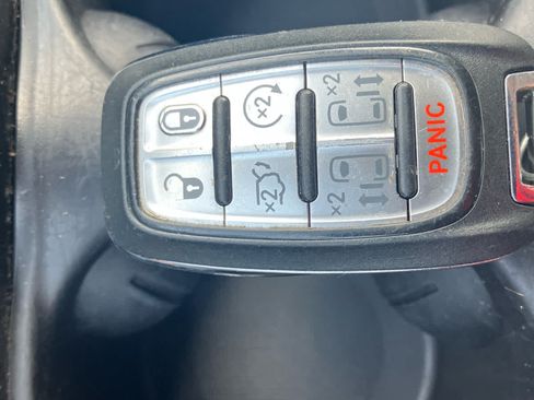 Used 2021 Chrysler Pacifica Touring w/ S Appearance Package FWD image 28