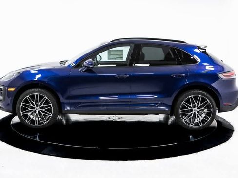 Certified 2025 Porsche Macan image 2