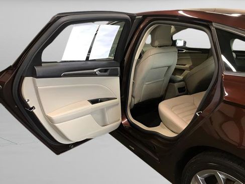 Used 2017 Ford Edge SEL image 8