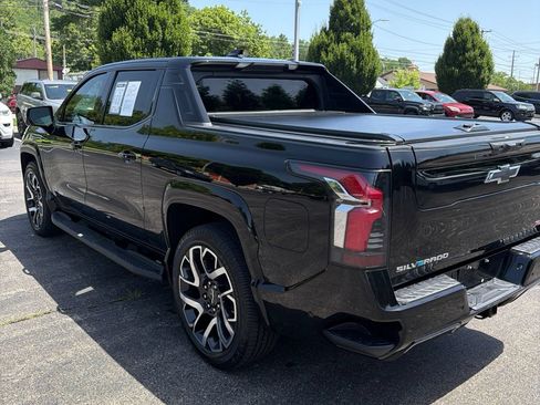 Used 2025 Chevrolet Silverado EV RST AWD/4WD image 3