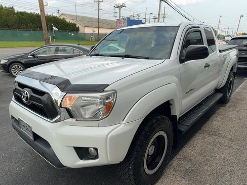 Used 2012 Toyota Tacoma 4x4 Access Cab V6 w/ TRD Off-Road Pkg image 5