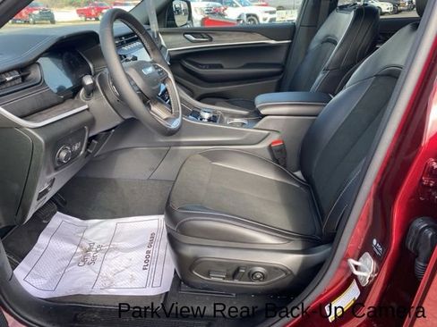 New 2026 Jeep Grand Cherokee Altitude image 9