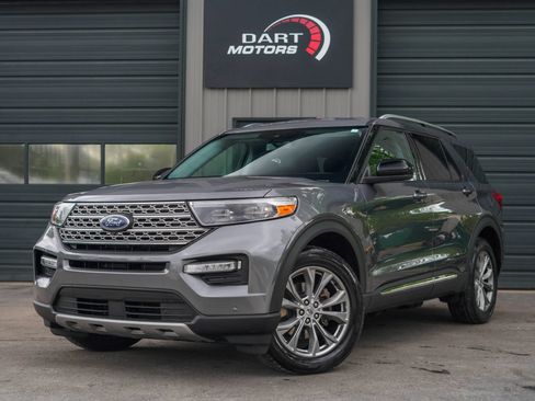 Used 2023 Ford Explorer Limited AWD/4WD image 3