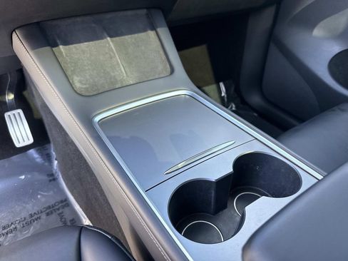 Used 2022 Tesla Model Y Performance image 34